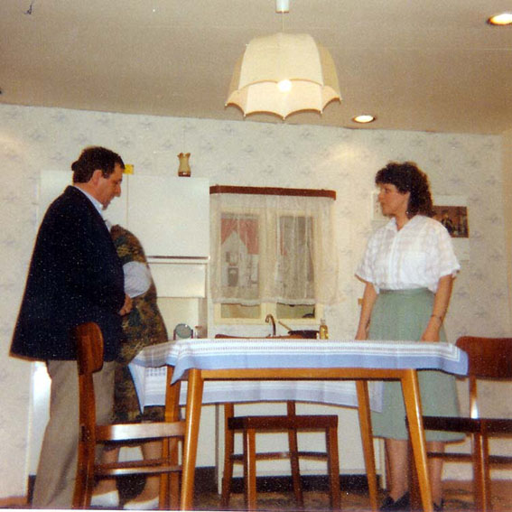 1990_03
